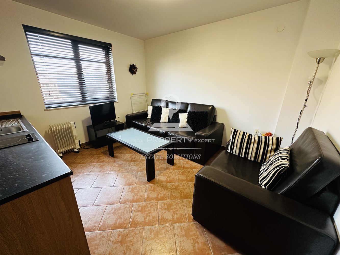 ОБЗАВЕДЕН, ДВУСТАЕН АПАРТАМЕНТ ПОД НАЕМ В ЖИЛИЩНА СГРАДА "ПРЕСПА", М. ''ГРАМАДЕТО'', ГР БАНСКО - 0