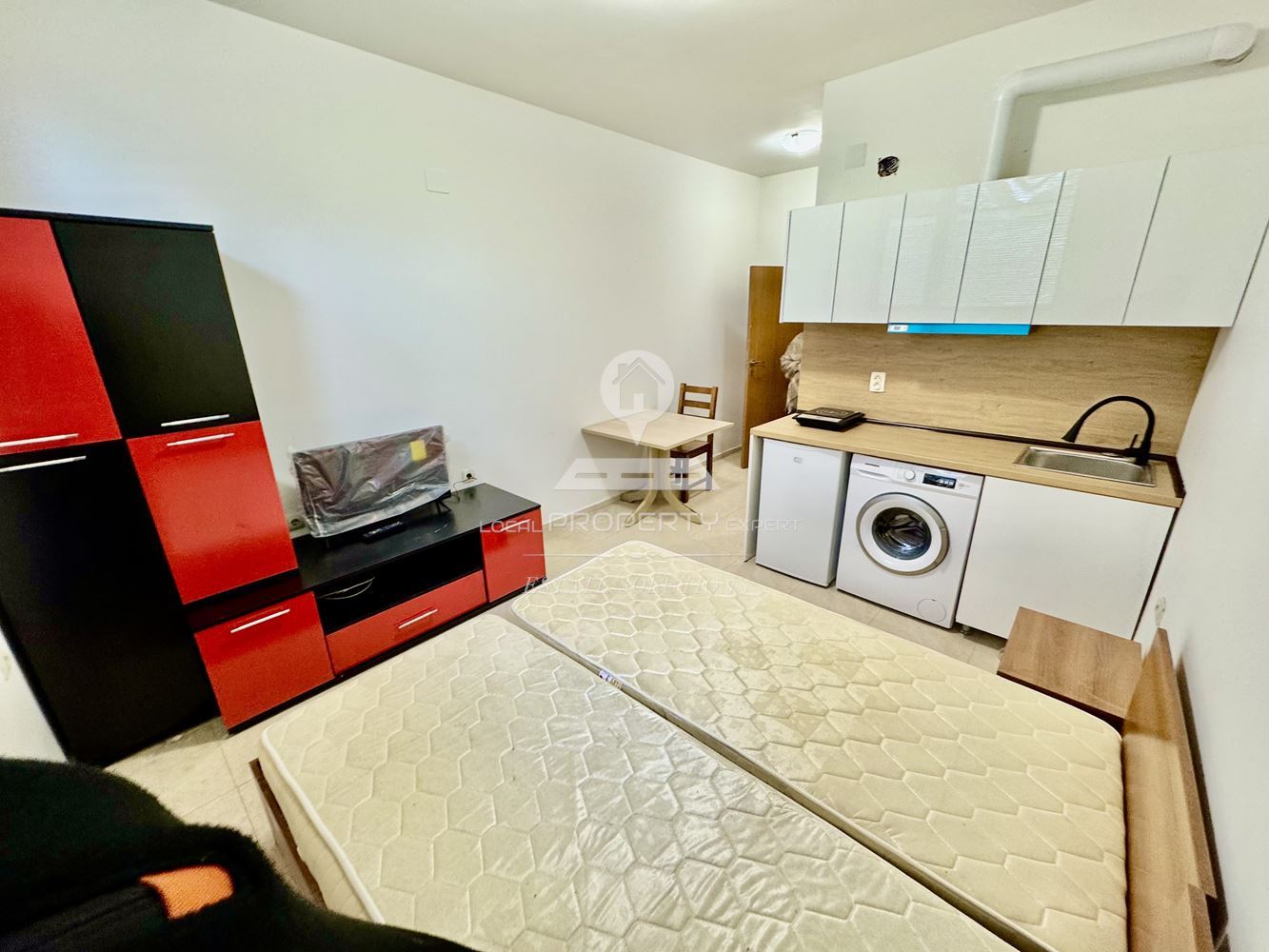 ОБЗАВЕДЕНО СТУДИО ПОД НАЕМ В ЗОНАТА НА КАБИНКОВ ЛИФТ БАНСКО. - 0