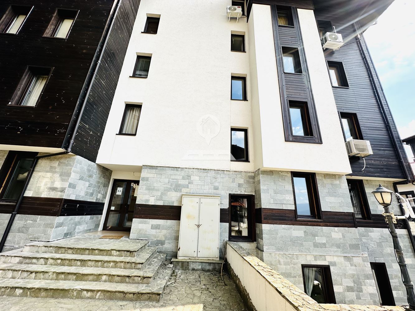 ОБЗАВЕДЕН ТРИСТАЕН АПАРТАМЕН В КОМПЛЕКС "Royal Park Hotel & Apartments", КВ. ''СВЕТИ ИВАН", УЛ. ЧЕТИРИ СЕЗОНА, ГР. БАНСКО. - 0