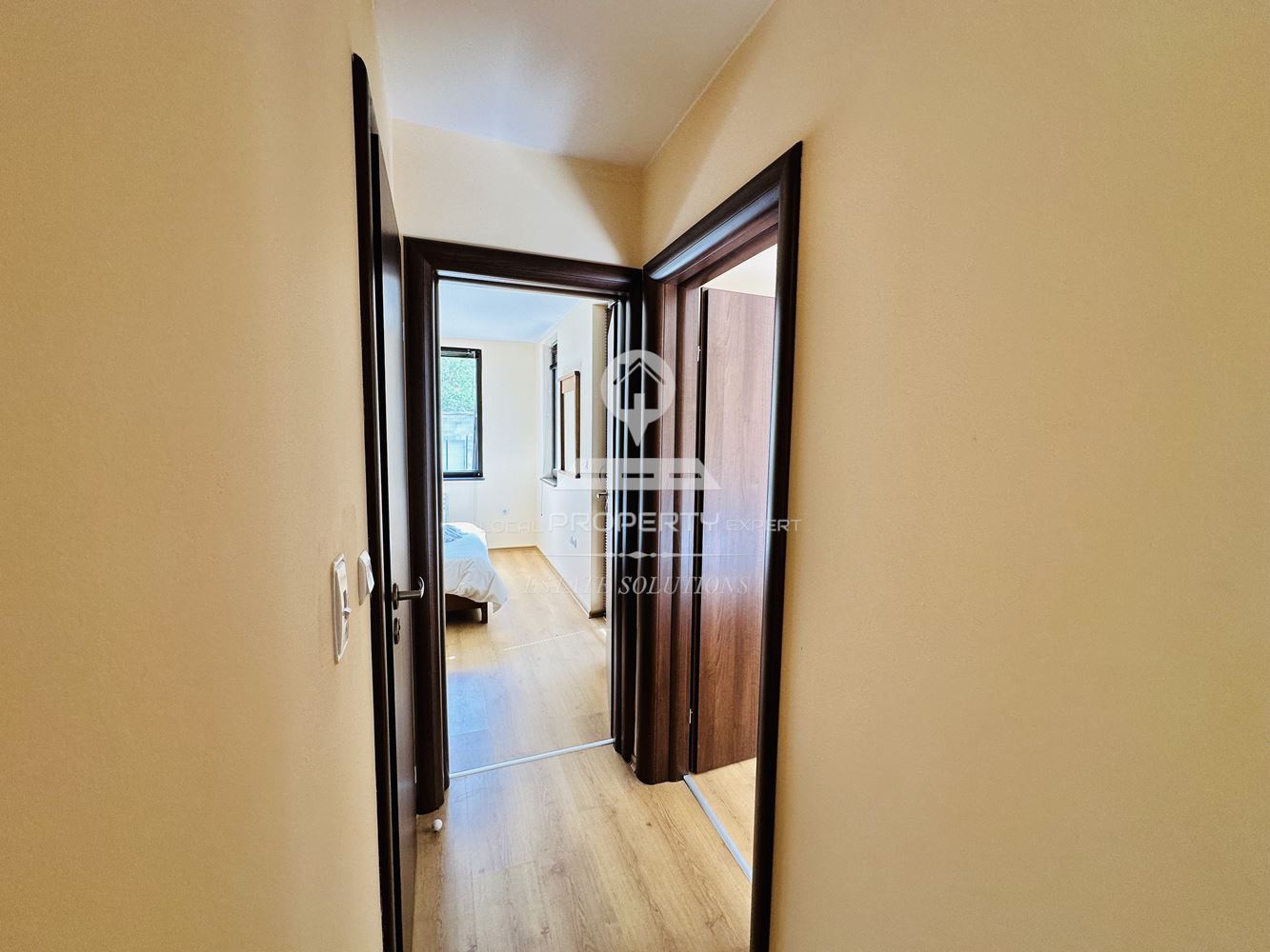 ОБЗАВЕДЕН ТРИСТАЕН АПАРТАМЕН В КОМПЛЕКС "Royal Park Hotel & Apartments", КВ. ''СВЕТИ ИВАН", УЛ. ЧЕТИРИ СЕЗОНА, ГР. БАНСКО. - 0