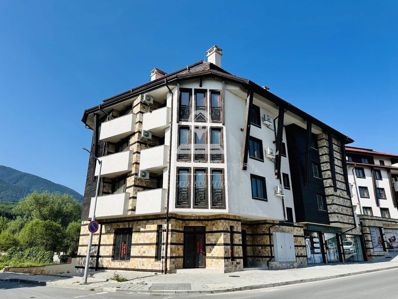 ОБЗАВЕДЕН, ДВУСТАЕН АПАРТАМЕНТ В ЖИЛИЩНА СГРАДА "MAUNTAIN HOMES", М. ГУРОВИЦА, ГР. БАНСКО - 0