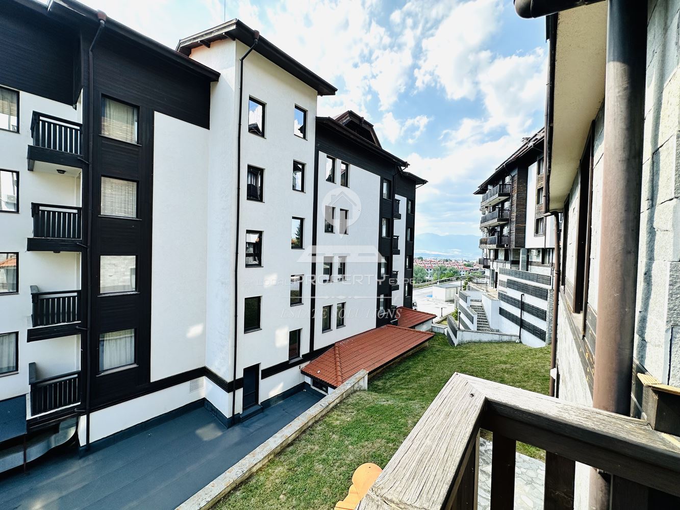 ОБЗАВЕДЕН ТРИСТАЕН АПАРТАМЕН В КОМПЛЕКС "Royal Park Hotel & Apartments", КВ. ''СВЕТИ ИВАН", УЛ. ЧЕТИРИ СЕЗОНА, ГР. БАНСКО. - 0