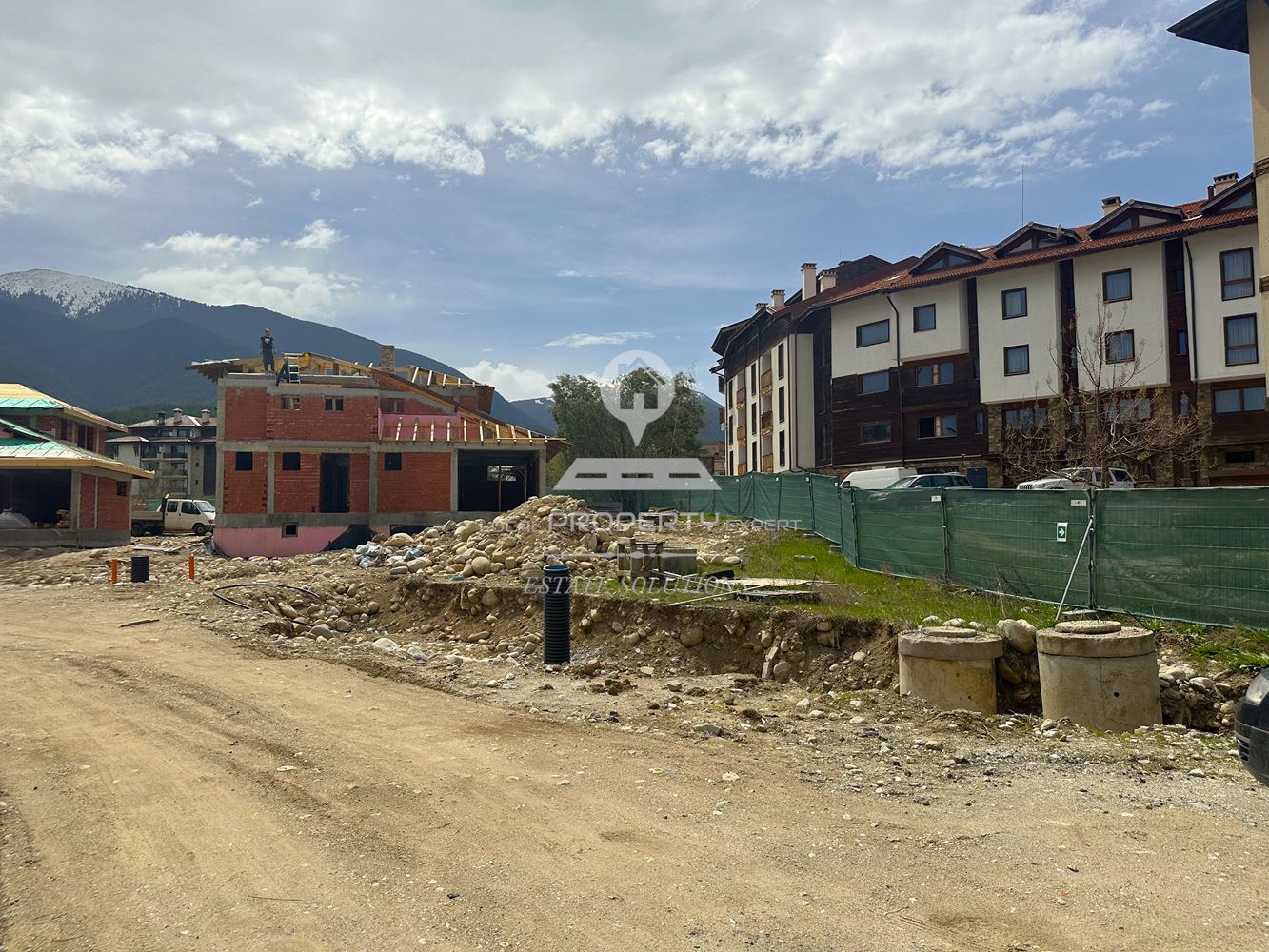 ДВУЕТАЖНА КЪЩА С ПАНОРАМНА ГЛЕДКА КЪМ ПЛАНИНА, ЧАСТ ОТ БУТИКОВ КОМПЛЕКС. - 0