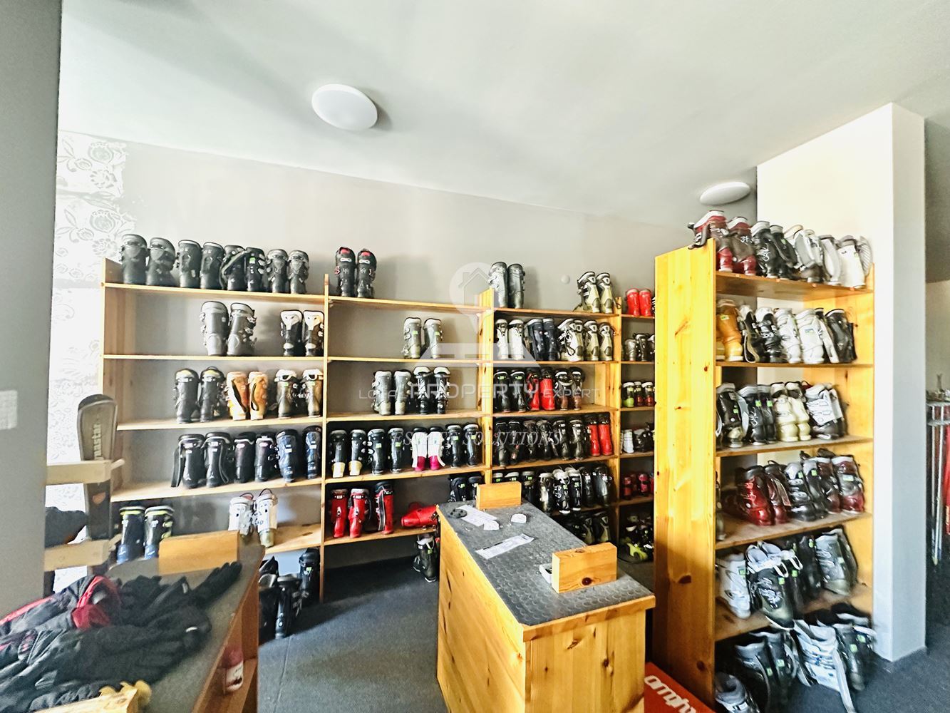 МАГАЗИН ПОД НАЕМ В КОМПЛЕКС "ПРЕДЕЛА", М. ГРАМАДЕТО, ГР. БАНСКО. - 0