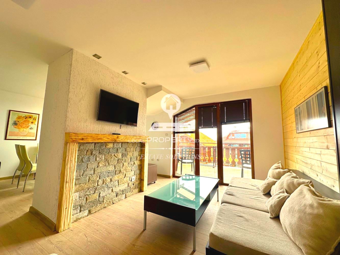 ОБЗАВЕДЕН, ТРИСТАЕН АПАРТАМЕНТ С ТОП ЛОКАЦИЯ В ЖИЛИЩНА СГРАДА "ТОДОРИНИ КУЛИ", ГР. БАНСКО. - 0