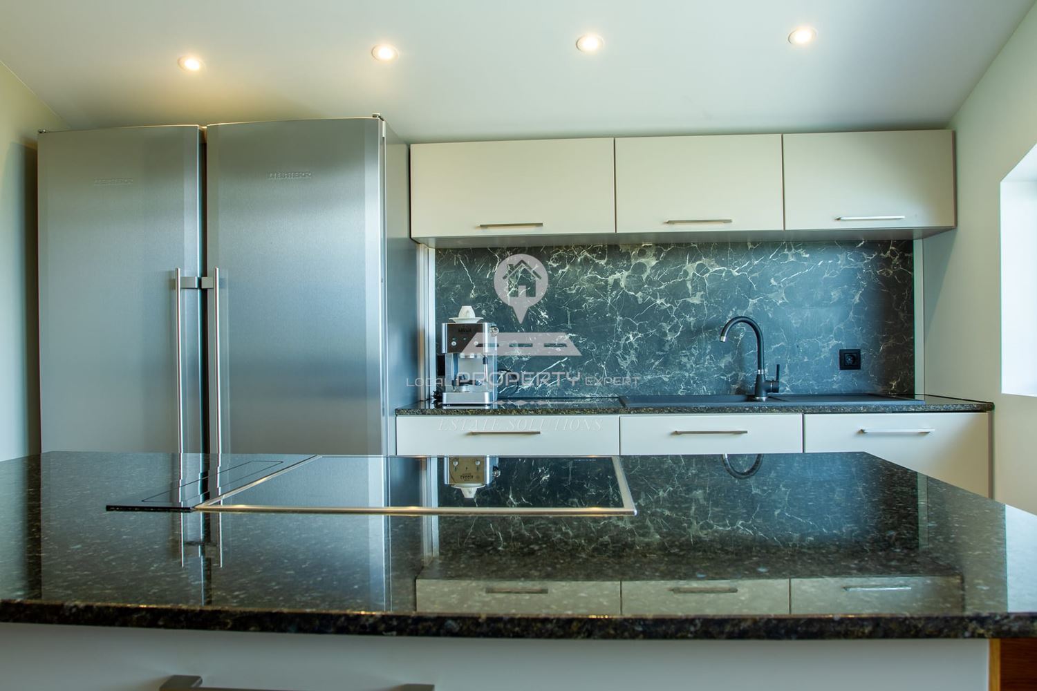 ЛУКСОЗНО И СТИЛНО ОБЗАВЕДЕНО ШАЛЕ В РАЙОНA НА "ПИРИН ГОЛФ & КЪНТРИ КЛУБ", М. КУКУРЕВО, ГР. РАЗЛОГ. - 0