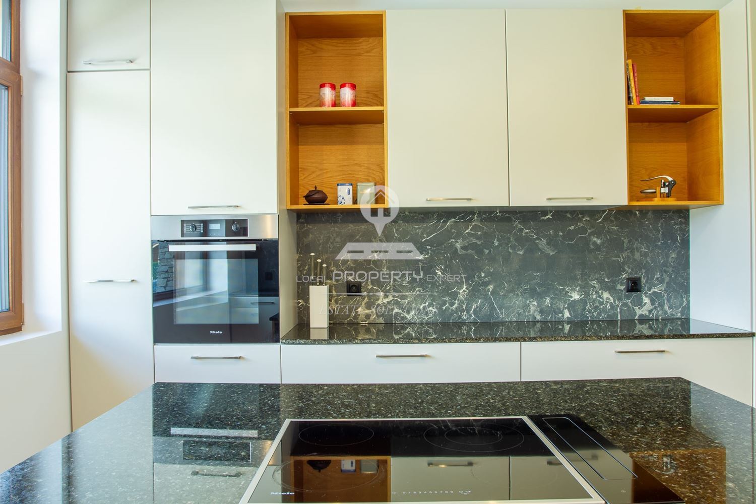 ЛУКСОЗНО И СТИЛНО ОБЗАВЕДЕНО ШАЛЕ В РАЙОНA НА "ПИРИН ГОЛФ & КЪНТРИ КЛУБ", М. КУКУРЕВО, ГР. РАЗЛОГ. - 0