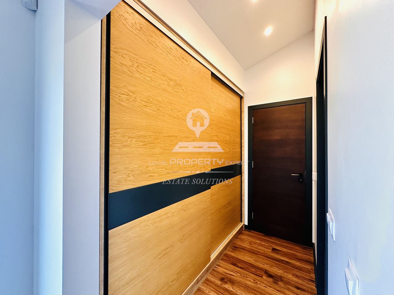 ЛУКСОЗНО И СТИЛНО ОБЗАВЕДЕНО ШАЛЕ В РАЙОНA НА "ПИРИН ГОЛФ & КЪНТРИ КЛУБ", М. КУКУРЕВО, ГР. РАЗЛОГ. - 0