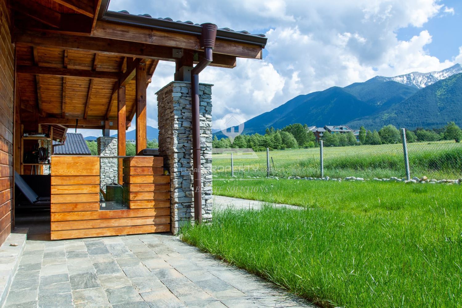 ЛУКСОЗНО И СТИЛНО ОБЗАВЕДЕНО ШАЛЕ В РАЙОНA НА "ПИРИН ГОЛФ & КЪНТРИ КЛУБ", М. КУКУРЕВО, ГР. РАЗЛОГ. - 0