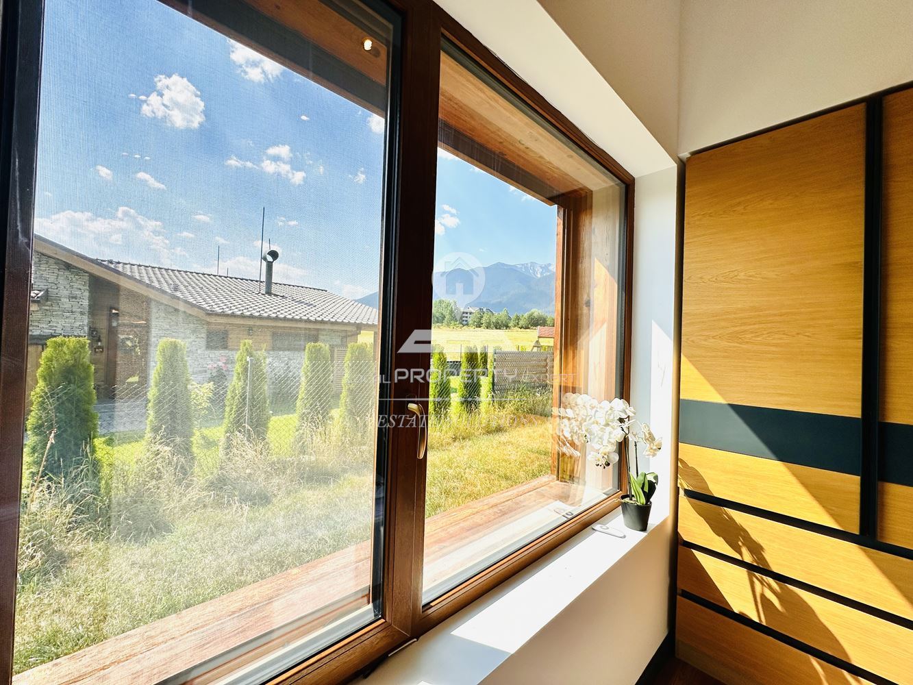 ЛУКСОЗНО И СТИЛНО ОБЗАВЕДЕНО ШАЛЕ В РАЙОНA НА "ПИРИН ГОЛФ & КЪНТРИ КЛУБ", М. КУКУРЕВО, ГР. РАЗЛОГ. - 0