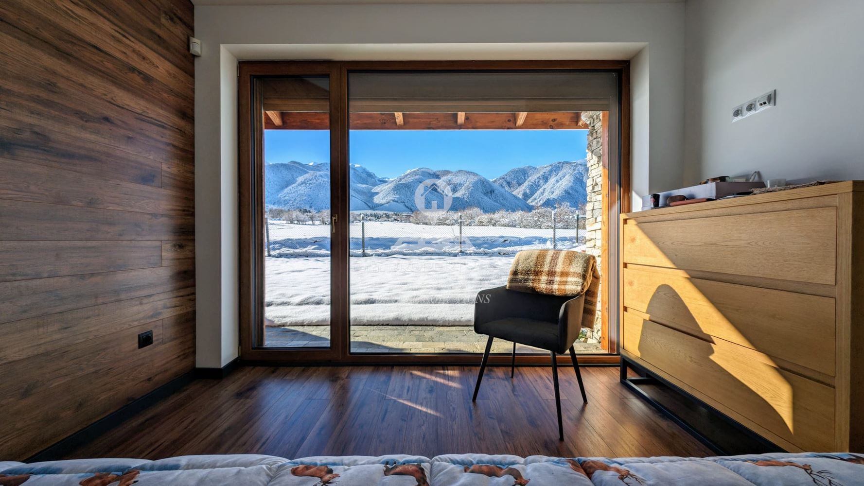 ЛУКСОЗНО И СТИЛНО ОБЗАВЕДЕНО ШАЛЕ В РАЙОНA НА "ПИРИН ГОЛФ & КЪНТРИ КЛУБ", М. КУКУРЕВО, ГР. РАЗЛОГ. - 0