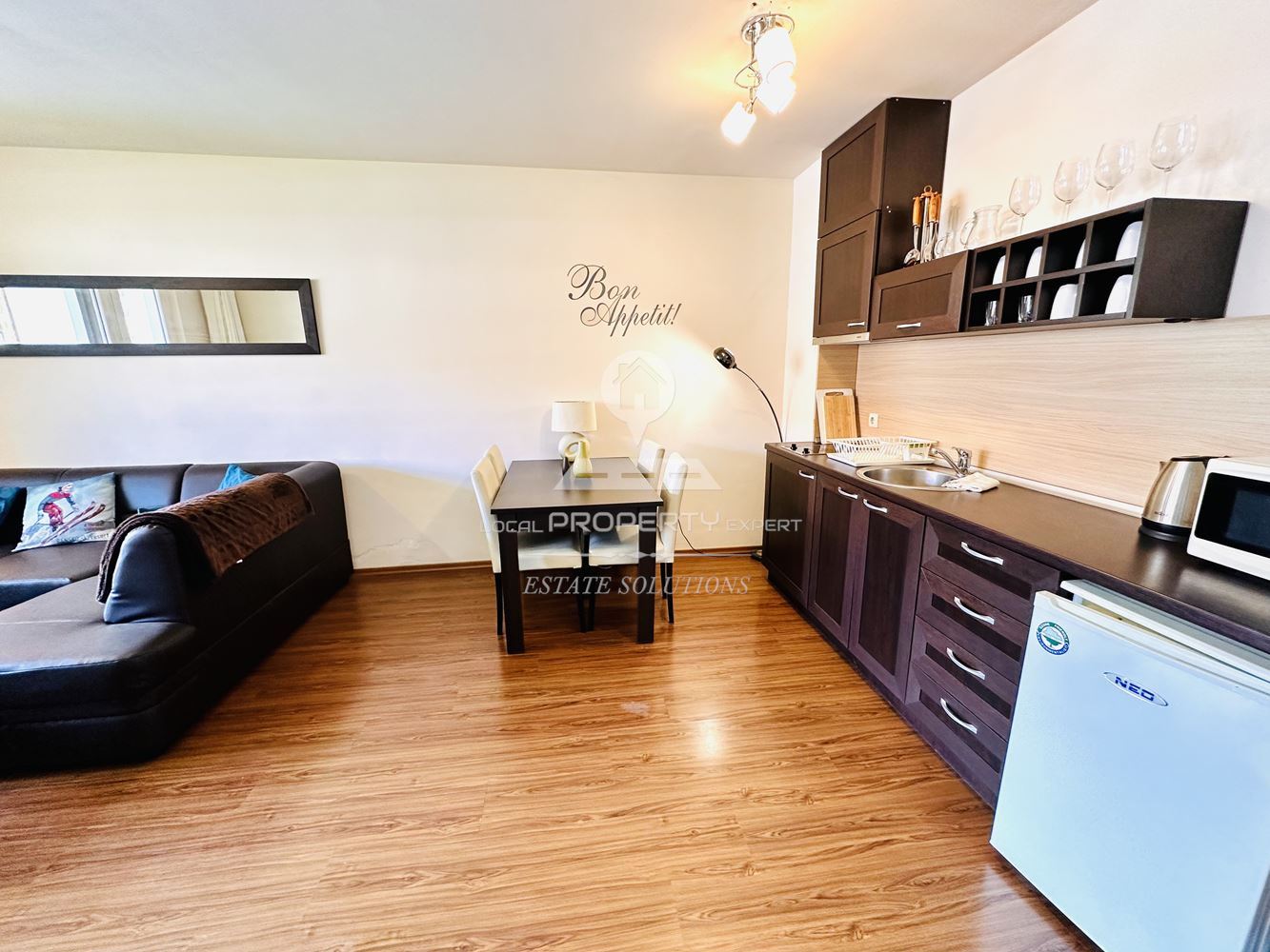 ОБЗАВЕДЕН ДВУСТАЕН АПАРТАМЕНТ В КОМПЛЕКС "BANSKO ROYAL TOWERS'', КВ. ГЛАЗНЕ, УЛ. СТРАГИТЕ, ГР. БАНСКО. - 0