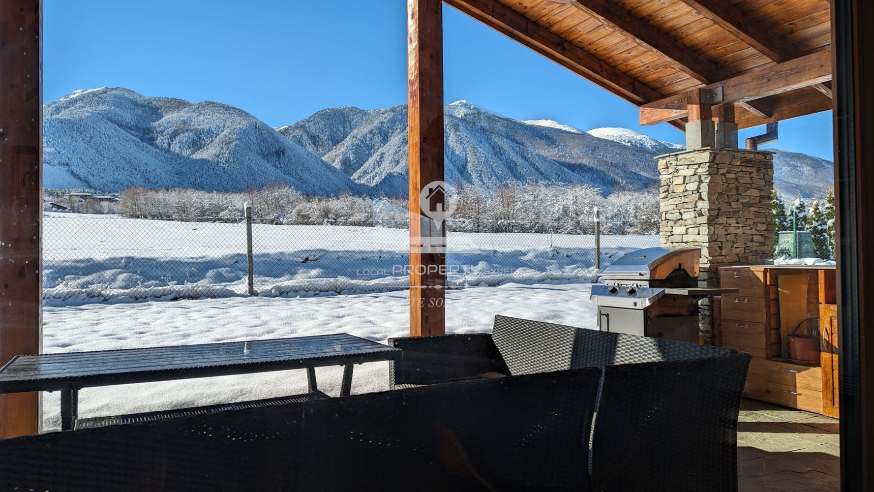 ЛУКСОЗНО И СТИЛНО ОБЗАВЕДЕНО ШАЛЕ В РАЙОНA НА "ПИРИН ГОЛФ & КЪНТРИ КЛУБ", М. КУКУРЕВО, ГР. РАЗЛОГ. - 0