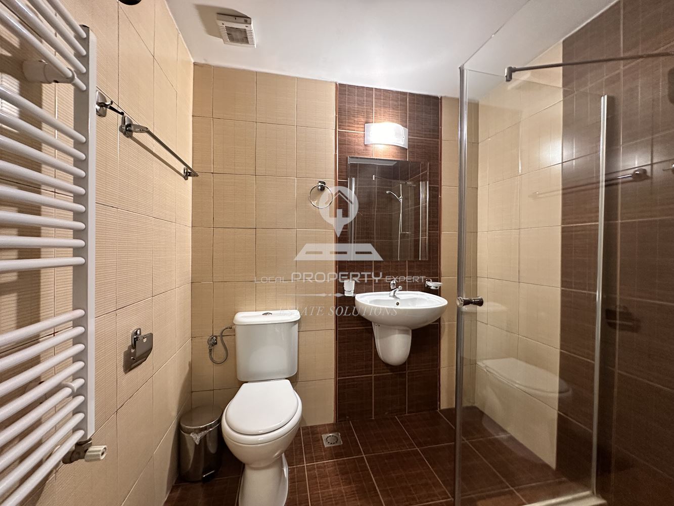 ОБЗАВЕДЕН ДВУСТАЕН АПАРТАМЕНТ В КОМПЛЕКС "BANSKO ROYAL TOWERS'', КВ. ГЛАЗНЕ, УЛ. СТРАГИТЕ, ГР. БАНСКО. - 0