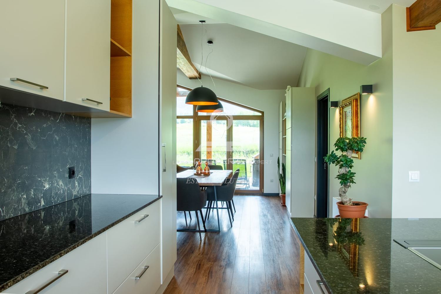 ЛУКСОЗНО И СТИЛНО ОБЗАВЕДЕНО ШАЛЕ В РАЙОНA НА "ПИРИН ГОЛФ & КЪНТРИ КЛУБ", М. КУКУРЕВО, ГР. РАЗЛОГ. - 0