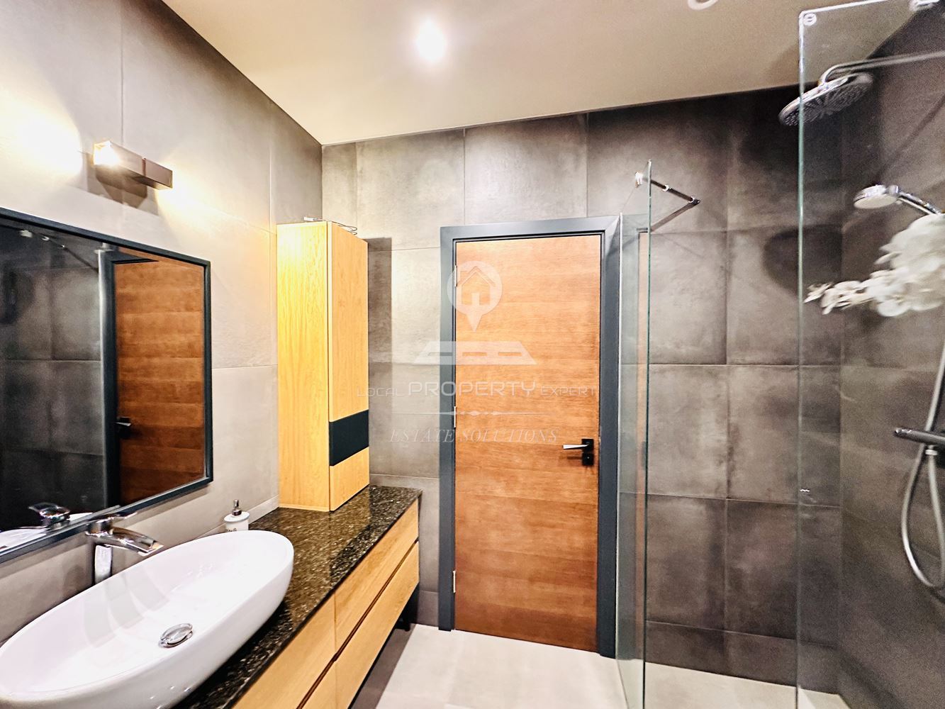 ЛУКСОЗНО И СТИЛНО ОБЗАВЕДЕНО ШАЛЕ В РАЙОНA НА "ПИРИН ГОЛФ & КЪНТРИ КЛУБ", М. КУКУРЕВО, ГР. РАЗЛОГ. - 0