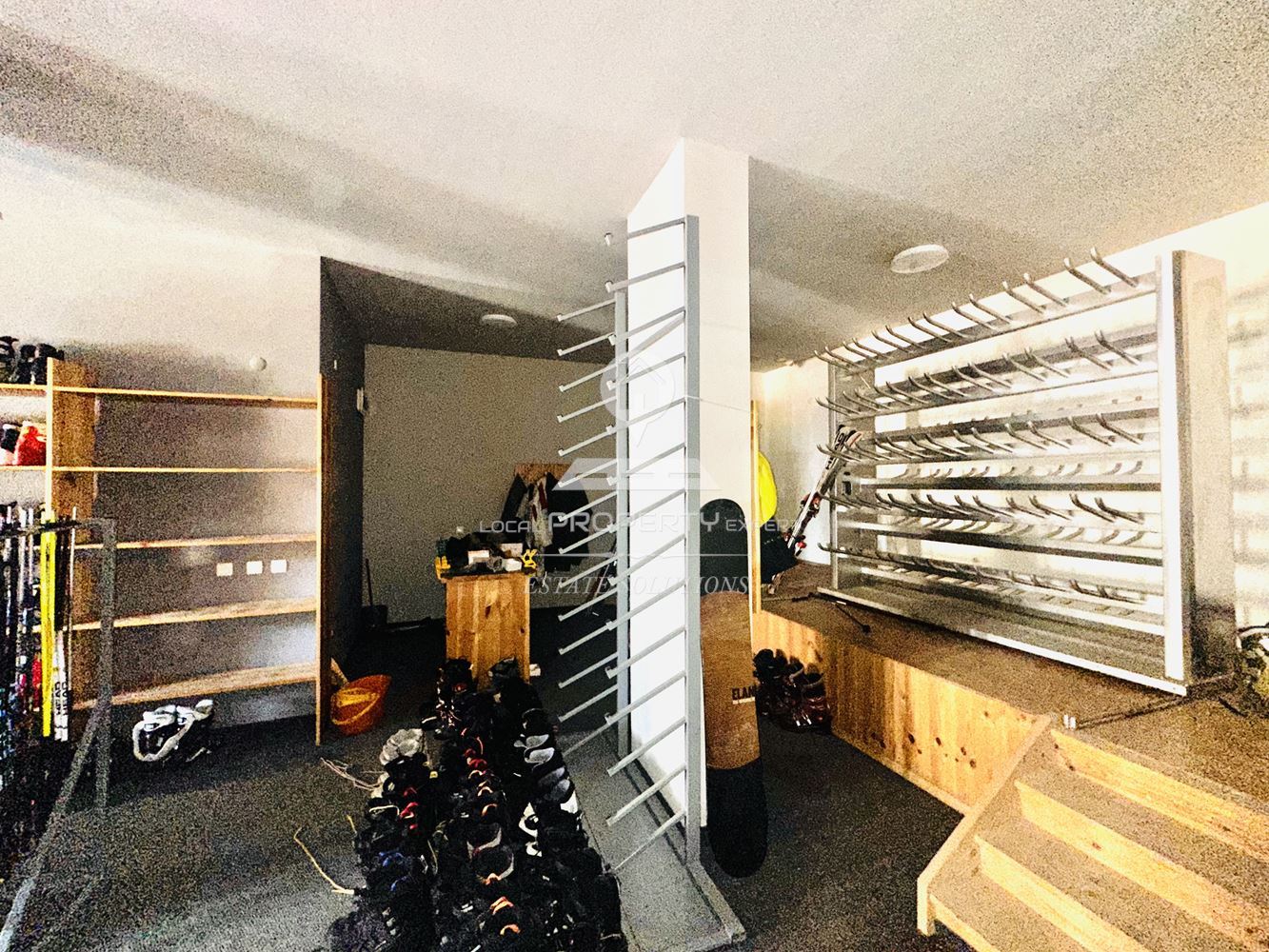 МАГАЗИН ПОД НАЕМ В КОМПЛЕКС "ПРЕДЕЛА", М. ГРАМАДЕТО, ГР. БАНСКО. - 0