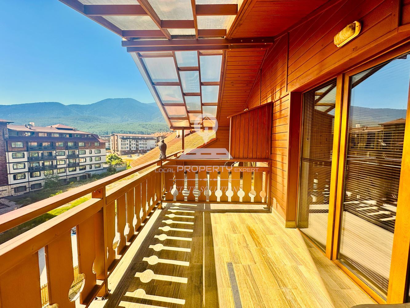 ОБЗАВЕДЕН, ТРИСТАЕН АПАРТАМЕНТ С ТОП ЛОКАЦИЯ В ЖИЛИЩНА СГРАДА "ТОДОРИНИ КУЛИ", ГР. БАНСКО. - 0