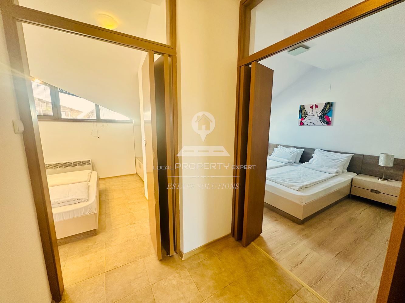 ОБЗАВЕДЕН, ТРИСТАЕН АПАРТАМЕНТ С ТОП ЛОКАЦИЯ В ЖИЛИЩНА СГРАДА "ТОДОРИНИ КУЛИ", ГР. БАНСКО. - 0