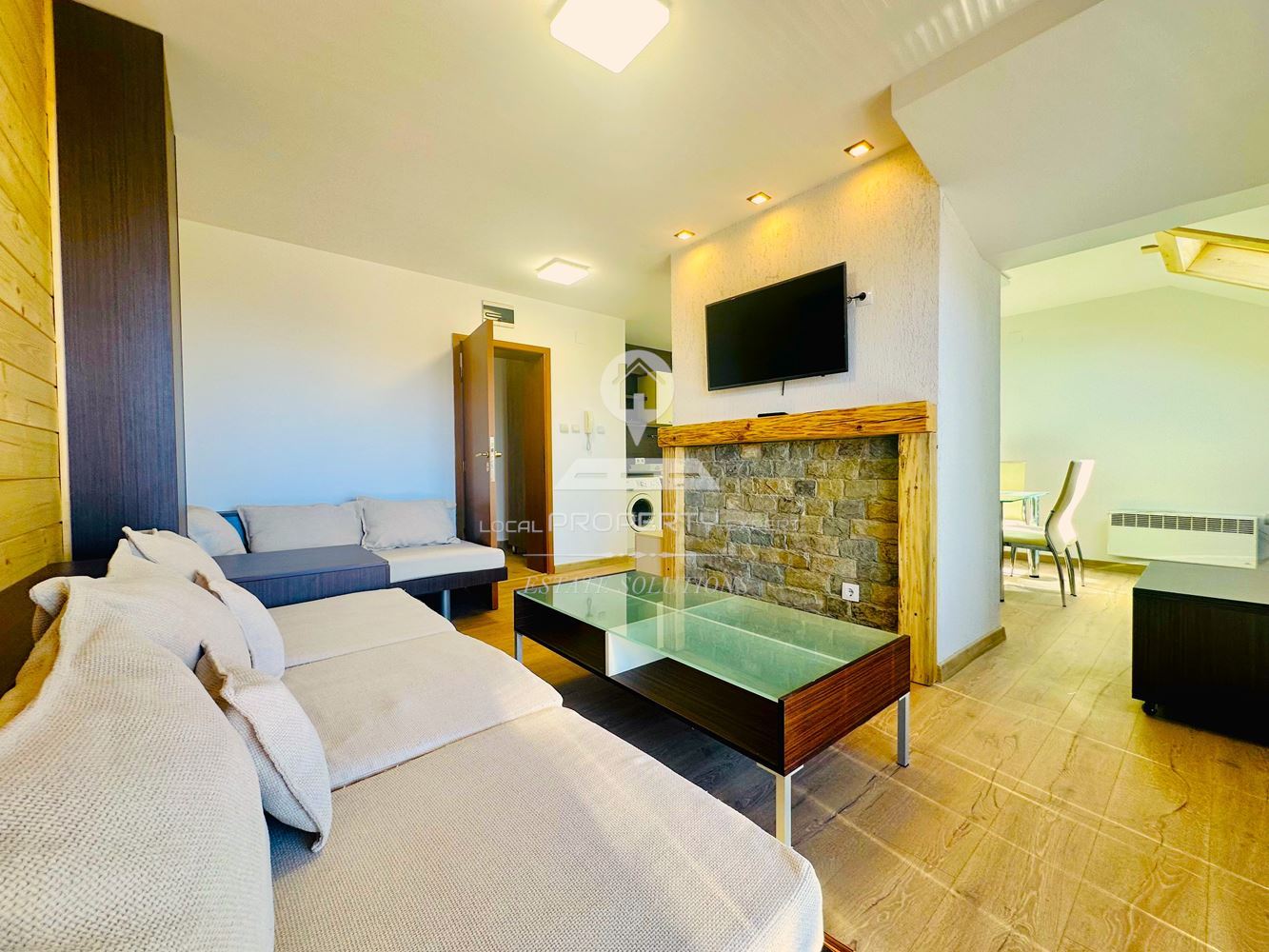 ОБЗАВЕДЕН, ТРИСТАЕН АПАРТАМЕНТ С ТОП ЛОКАЦИЯ В ЖИЛИЩНА СГРАДА "ТОДОРИНИ КУЛИ", ГР. БАНСКО. - 0