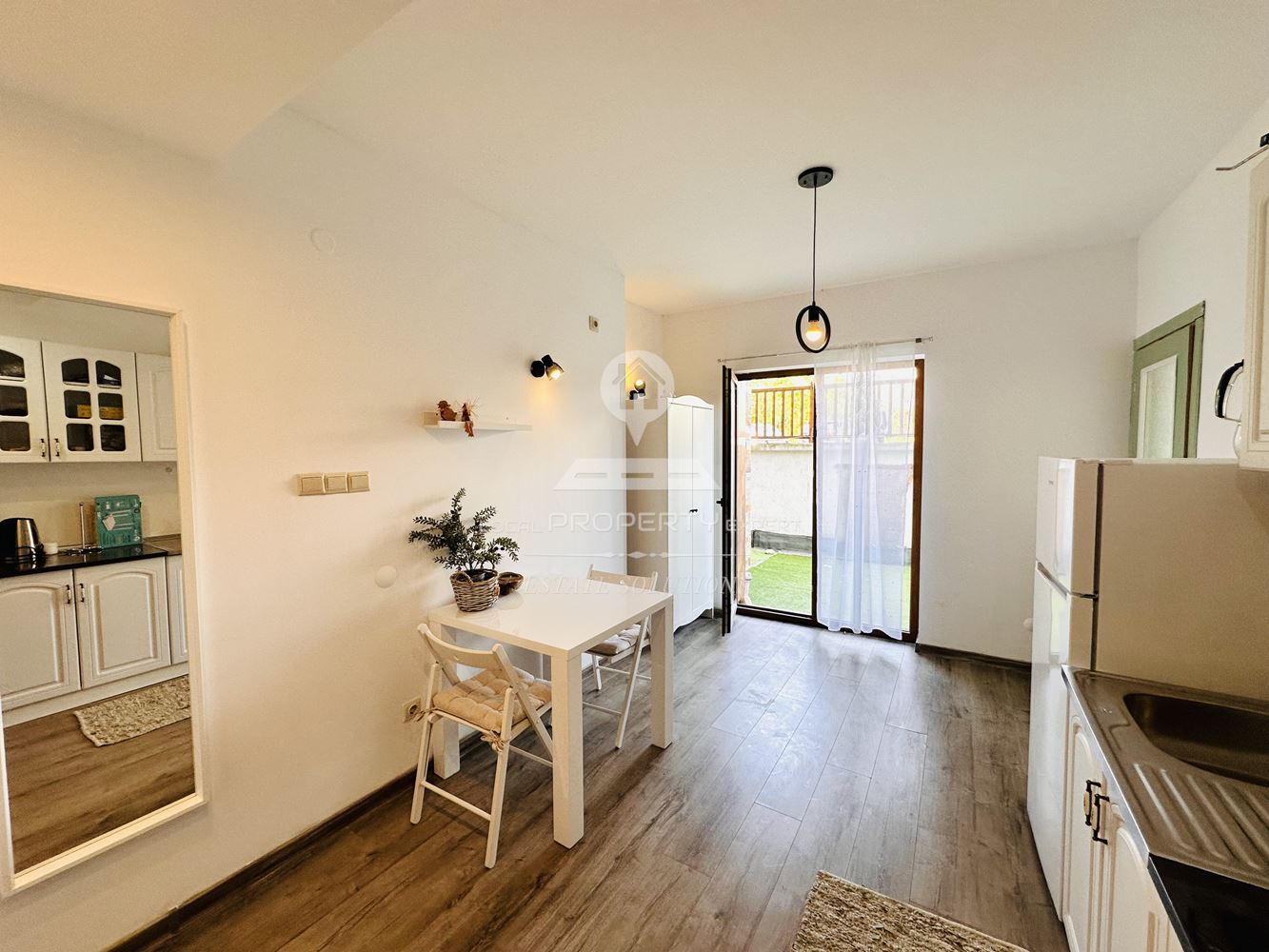 НАПЪЛНО ОБЗАВЕДЕН, ДВУСТАЕН АПАРТАМЕНТ В ЖИЛИЩНА СГРАДА "CROWN BANSKO", ГР. БАНСКО. - 0