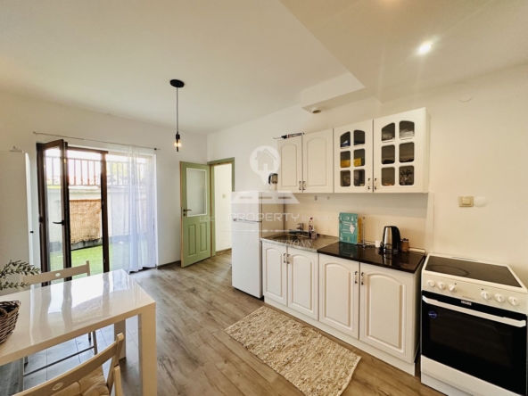 НАПЪЛНО ОБЗАВЕДЕН, ДВУСТАЕН АПАРТАМЕНТ В ЖИЛИЩНА СГРАДА "CROWN BANSKO", ГР. БАНСКО. - 0