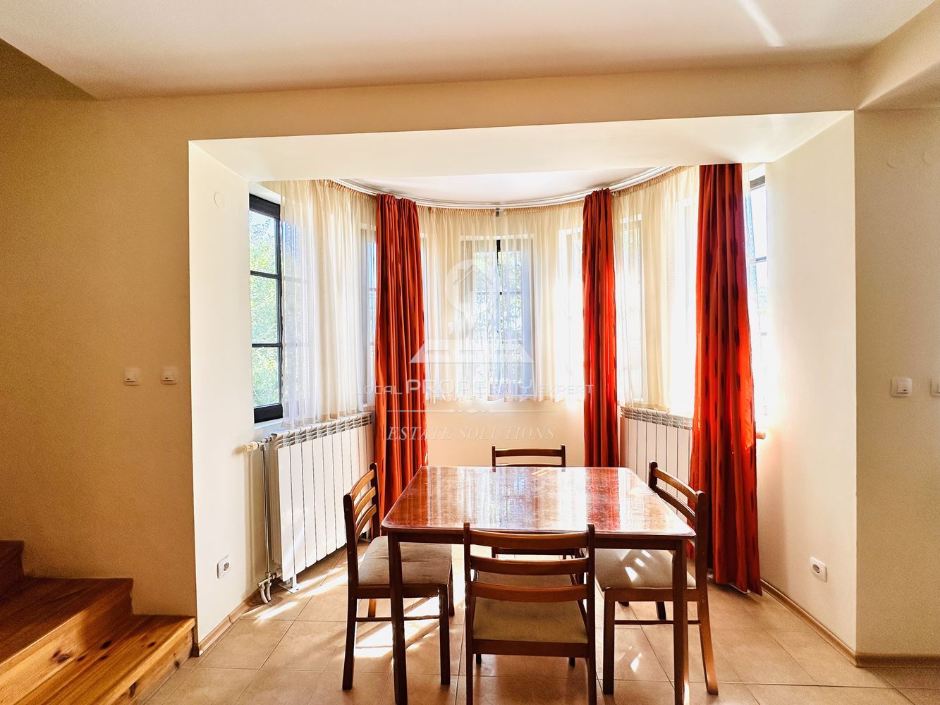 НАПЪЛНО ОБЗАВЕДЕНА ЕДНОФАМИЛНА КЪЩА НА ДВА ЕТАЖА, ПОД НАЕМ В КОМЛЕКС "PINE ROSE", МЕСТНОСТА "СВЕТИ ИВАН", ГР. БАНСКО. - 0