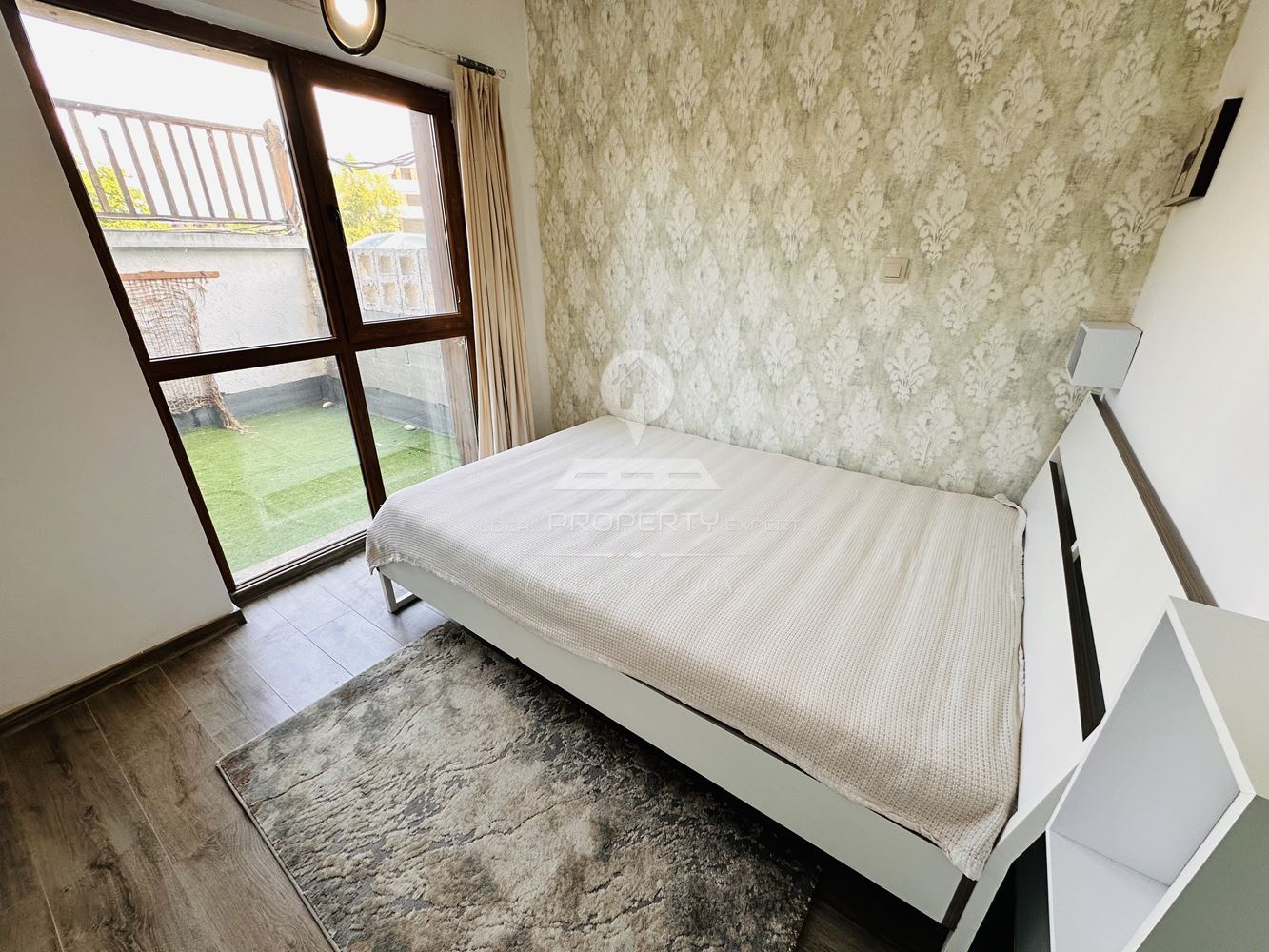 НАПЪЛНО ОБЗАВЕДЕН, ДВУСТАЕН АПАРТАМЕНТ В ЖИЛИЩНА СГРАДА "CROWN BANSKO", ГР. БАНСКО. - 0