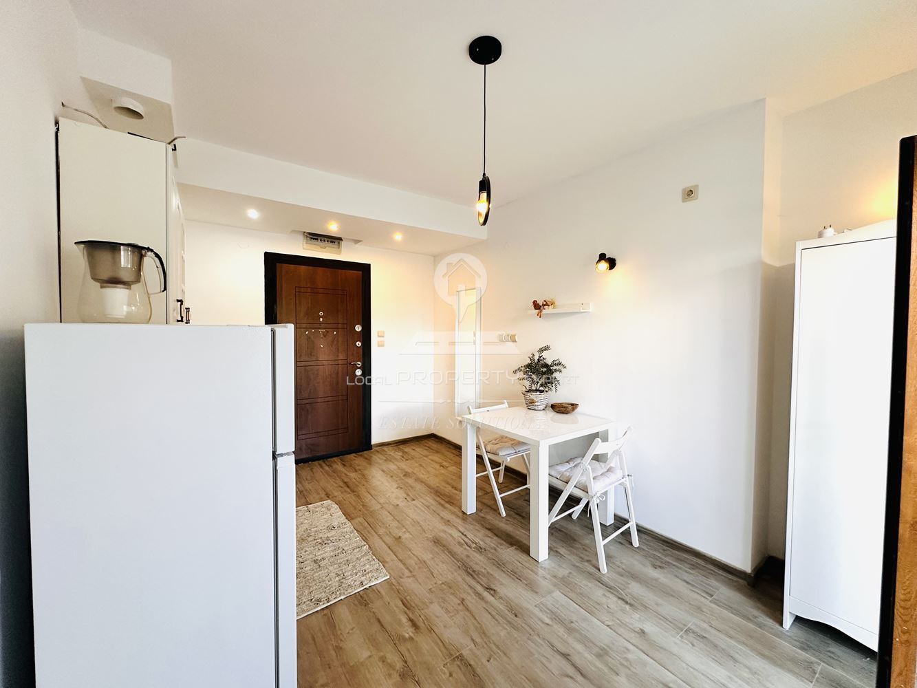 НАПЪЛНО ОБЗАВЕДЕН, ДВУСТАЕН АПАРТАМЕНТ В ЖИЛИЩНА СГРАДА "CROWN BANSKO", ГР. БАНСКО. - 0