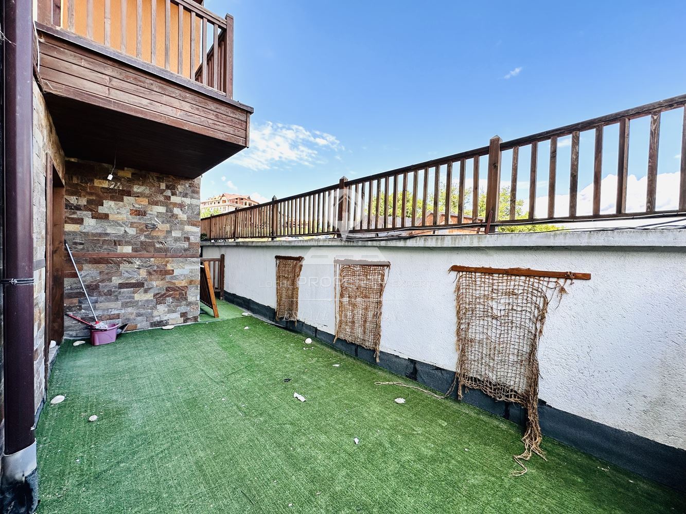 НАПЪЛНО ОБЗАВЕДЕН, ДВУСТАЕН АПАРТАМЕНТ В ЖИЛИЩНА СГРАДА "CROWN BANSKO", ГР. БАНСКО. - 0