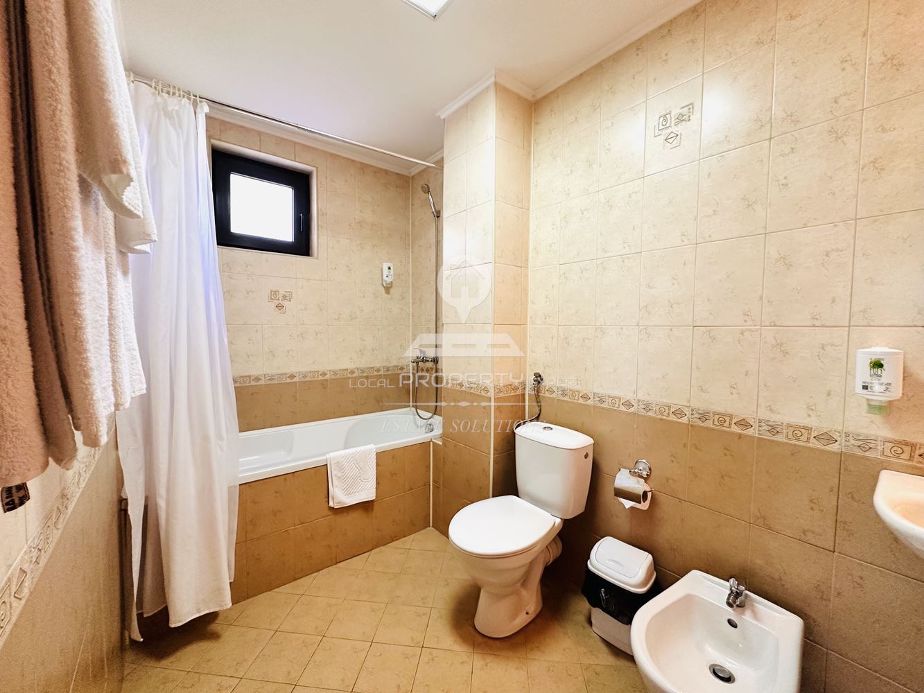 НАПЪЛНО ОБЗАВЕДЕНА ЕДНОФАМИЛНА КЪЩА НА ДВА ЕТАЖА, ПОД НАЕМ В КОМЛЕКС "PINE ROSE", МЕСТНОСТА "СВЕТИ ИВАН", ГР. БАНСКО. - 0