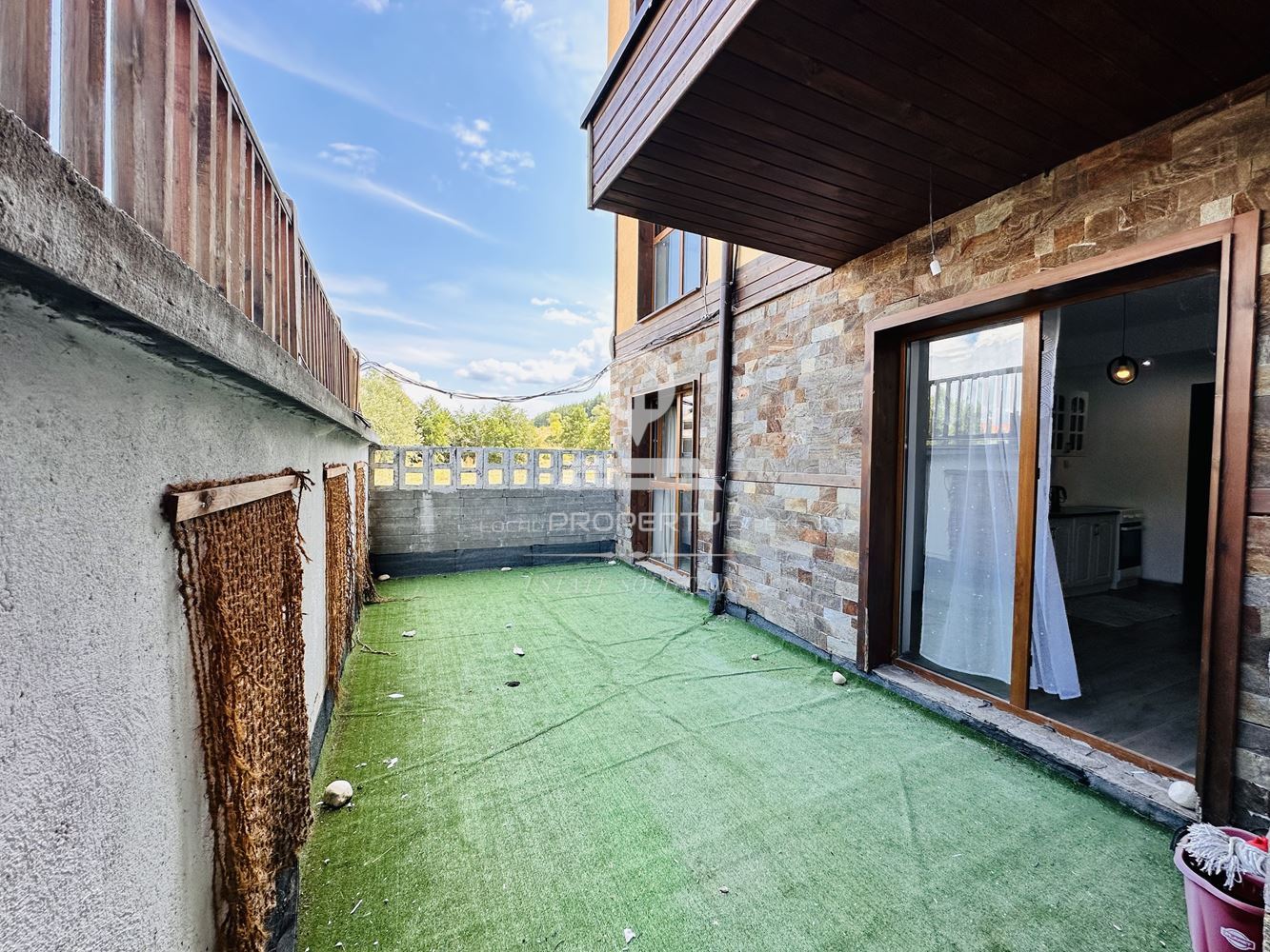 НАПЪЛНО ОБЗАВЕДЕН, ДВУСТАЕН АПАРТАМЕНТ В ЖИЛИЩНА СГРАДА "CROWN BANSKO", ГР. БАНСКО. - 0