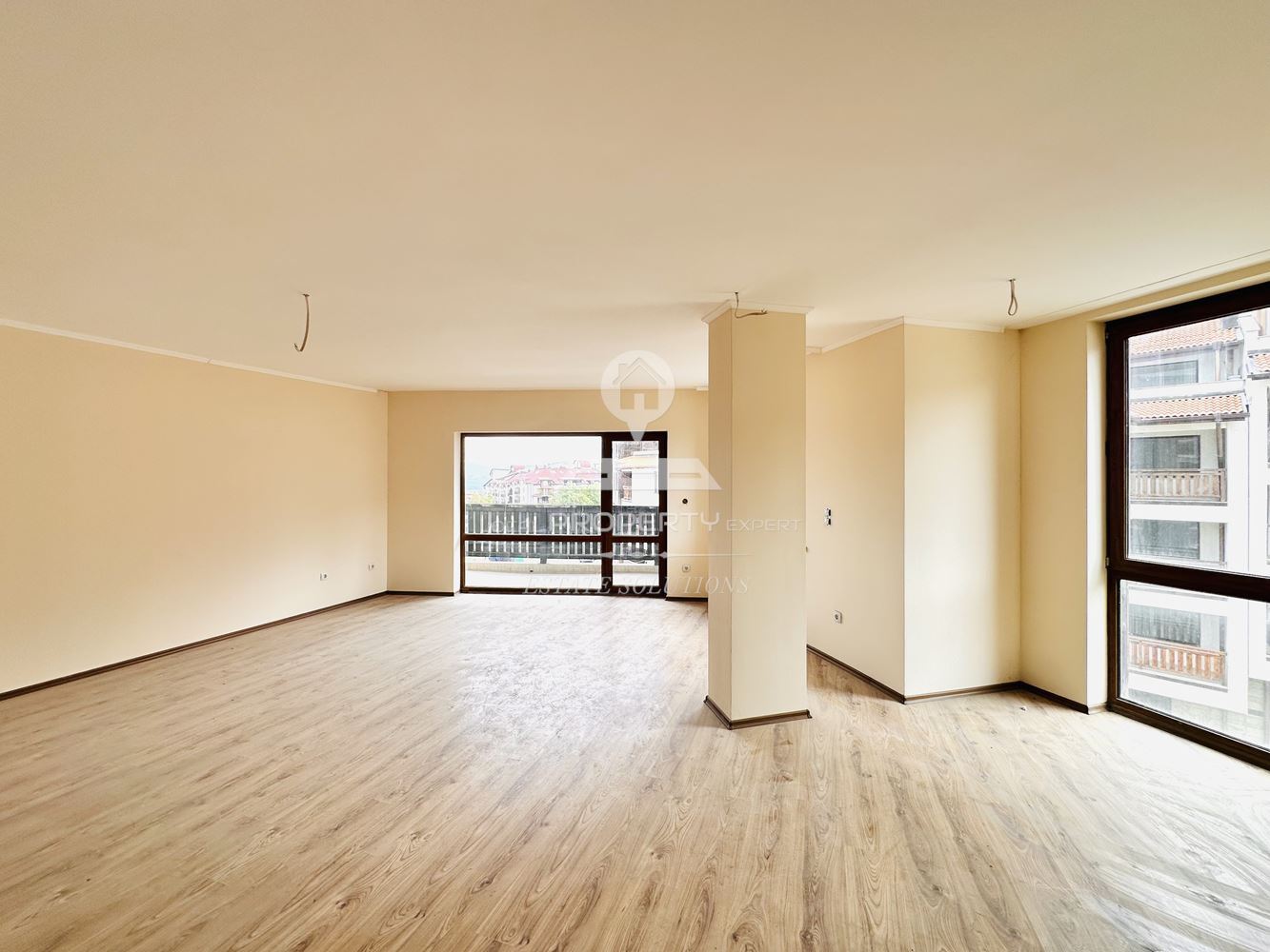 ПРОСТОРЕН ТРИСТАЕН АПАРТАМЕНТ В ЖИЛИЩНА СГРАДА С ПЕРФЕКТНА ЛОКАЦИЯ В КВ. СТРАГИТЕ, ГР. БАНСКО. - 0