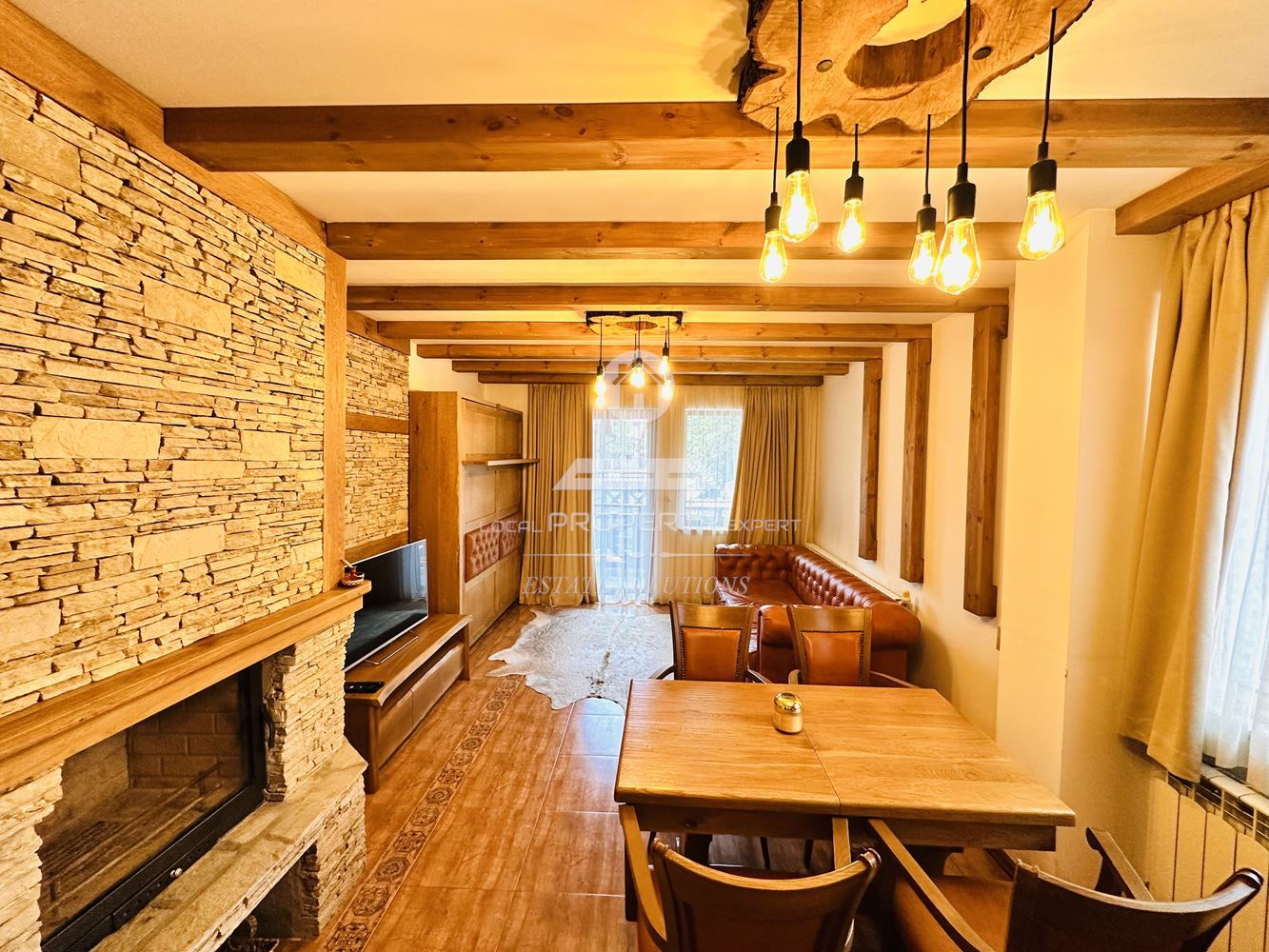 ЛУКСОЗНО ОБЗАВЕДЕН ДВУСТАЕН АПАРТАМЕНТ В ЖЛИЛИЩНА СГРАДА С ТОП ЛОКАЦИЯ НА УЛ. "ХАН АСПАРУХ", КВ.ГЛАЗНЕ, ГР. БАНСКО. - 0