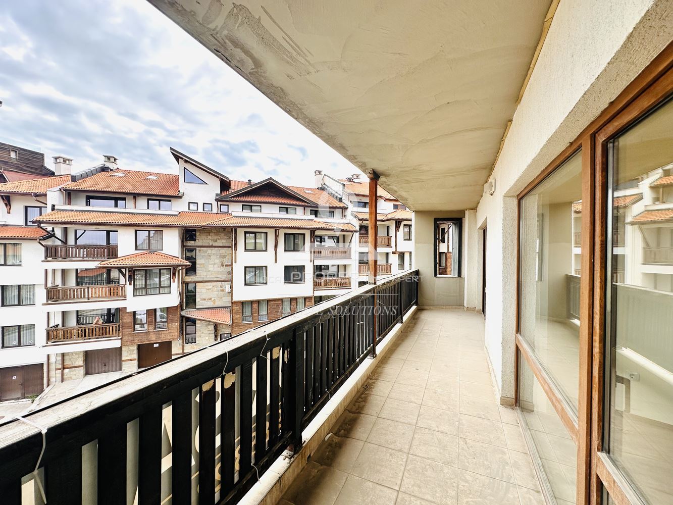 ПРОСТОРЕН ТРИСТАЕН АПАРТАМЕНТ В ЖИЛИЩНА СГРАДА С ПЕРФЕКТНА ЛОКАЦИЯ В КВ. СТРАГИТЕ, ГР. БАНСКО. - 0