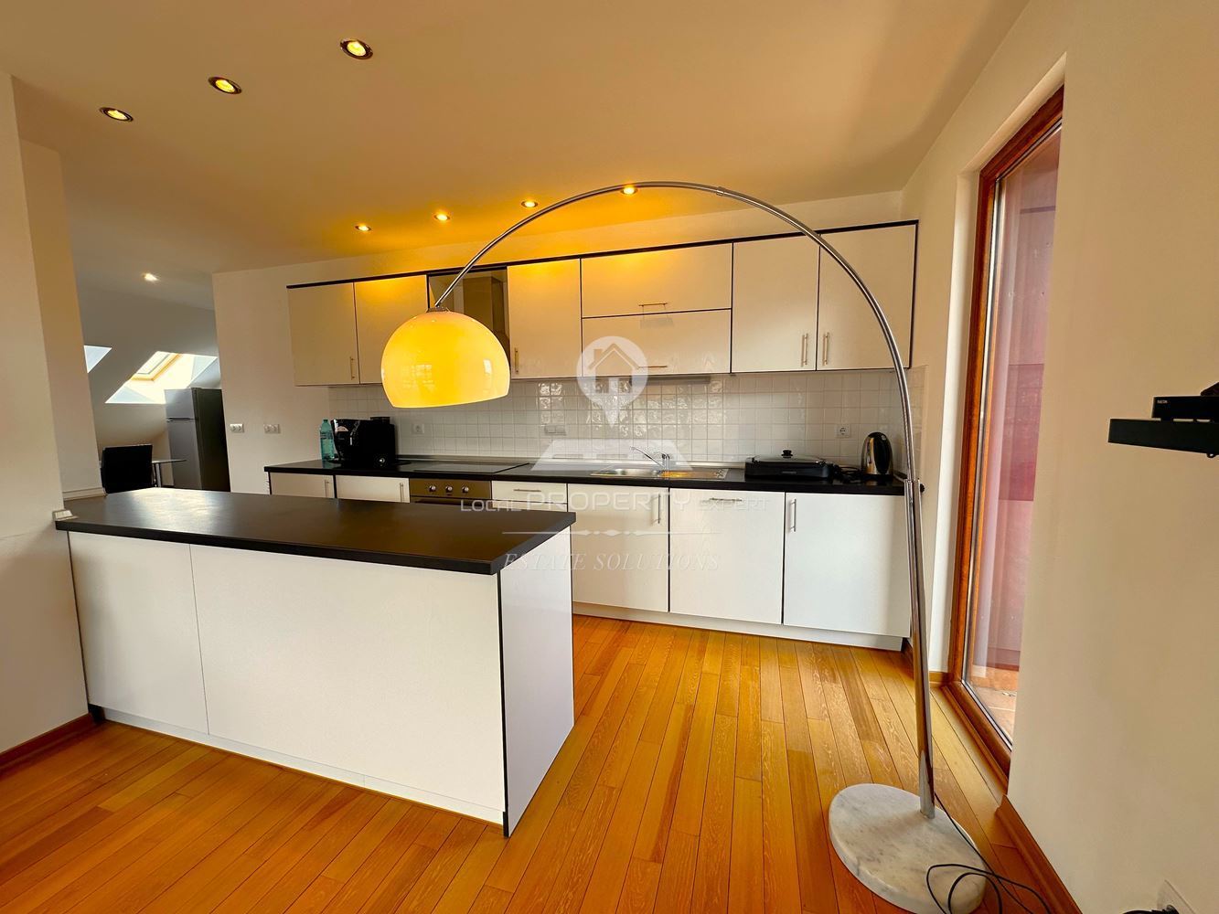 ПРОСТОРЕН ЧЕТИРИСТАЕН АПАРТАМЕНТ В ЖИЛИЩНА СГРАДА "PIRIN LODGE" ГР. БАНСКО - 0