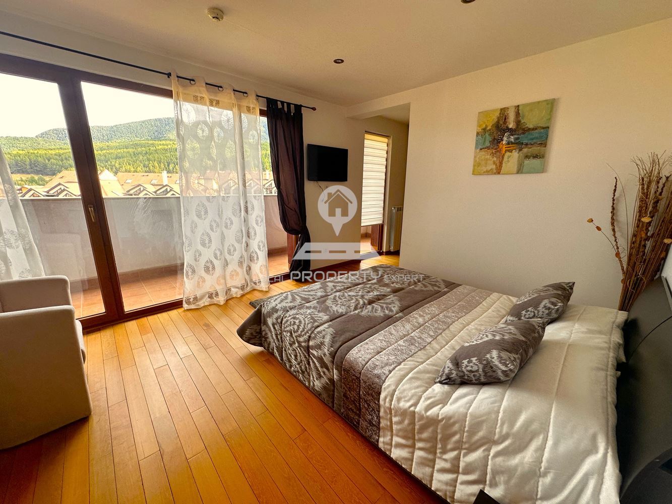 ПРОСТОРЕН ЧЕТИРИСТАЕН АПАРТАМЕНТ В ЖИЛИЩНА СГРАДА "PIRIN LODGE" ГР. БАНСКО - 0