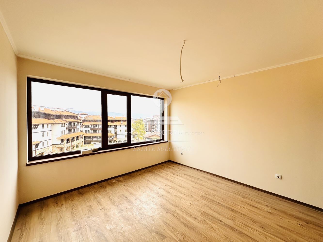 ПРОСТОРЕН ТРИСТАЕН АПАРТАМЕНТ В ЖИЛИЩНА СГРАДА С ПЕРФЕКТНА ЛОКАЦИЯ В КВ. СТРАГИТЕ, ГР. БАНСКО. - 0