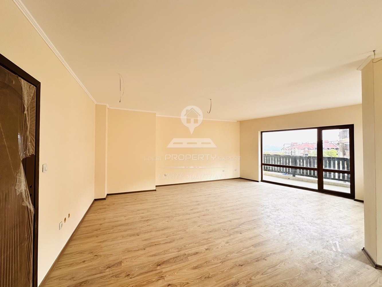 ПРОСТОРЕН ТРИСТАЕН АПАРТАМЕНТ В ЖИЛИЩНА СГРАДА С ПЕРФЕКТНА ЛОКАЦИЯ В КВ. СТРАГИТЕ, ГР. БАНСКО. - 0