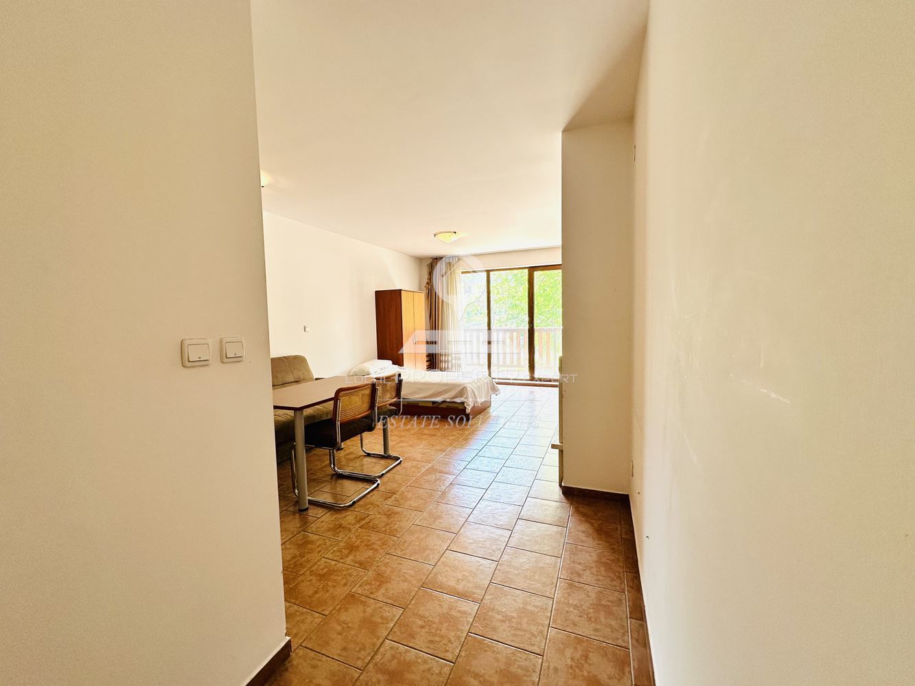 ОБЗАВЕДЕНО, ЮЖНО СТУДИО В ЖИЛИЩНА СГРАДА "ПРЕСПА", КВ. ГРАМАДЕТО, ГР. БАНСКО - 0