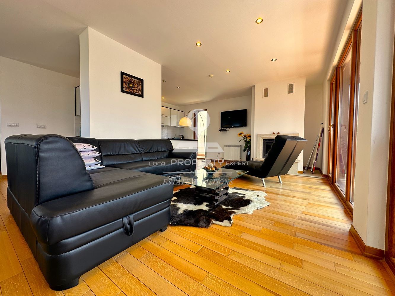 ПРОСТОРЕН ЧЕТИРИСТАЕН АПАРТАМЕНТ В ЖИЛИЩНА СГРАДА "PIRIN LODGE" ГР. БАНСКО - 0