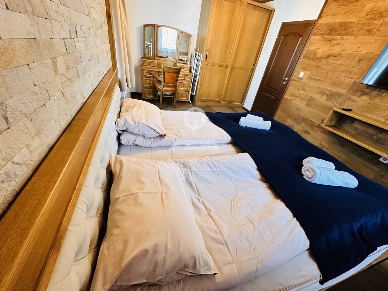 ЛУКСОЗНО ОБЗАВЕДЕН ДВУСТАЕН АПАРТАМЕНТ В ЖЛИЛИЩНА СГРАДА С ТОП ЛОКАЦИЯ НА УЛ. "ХАН АСПАРУХ", КВ.ГЛАЗНЕ, ГР. БАНСКО. - 0