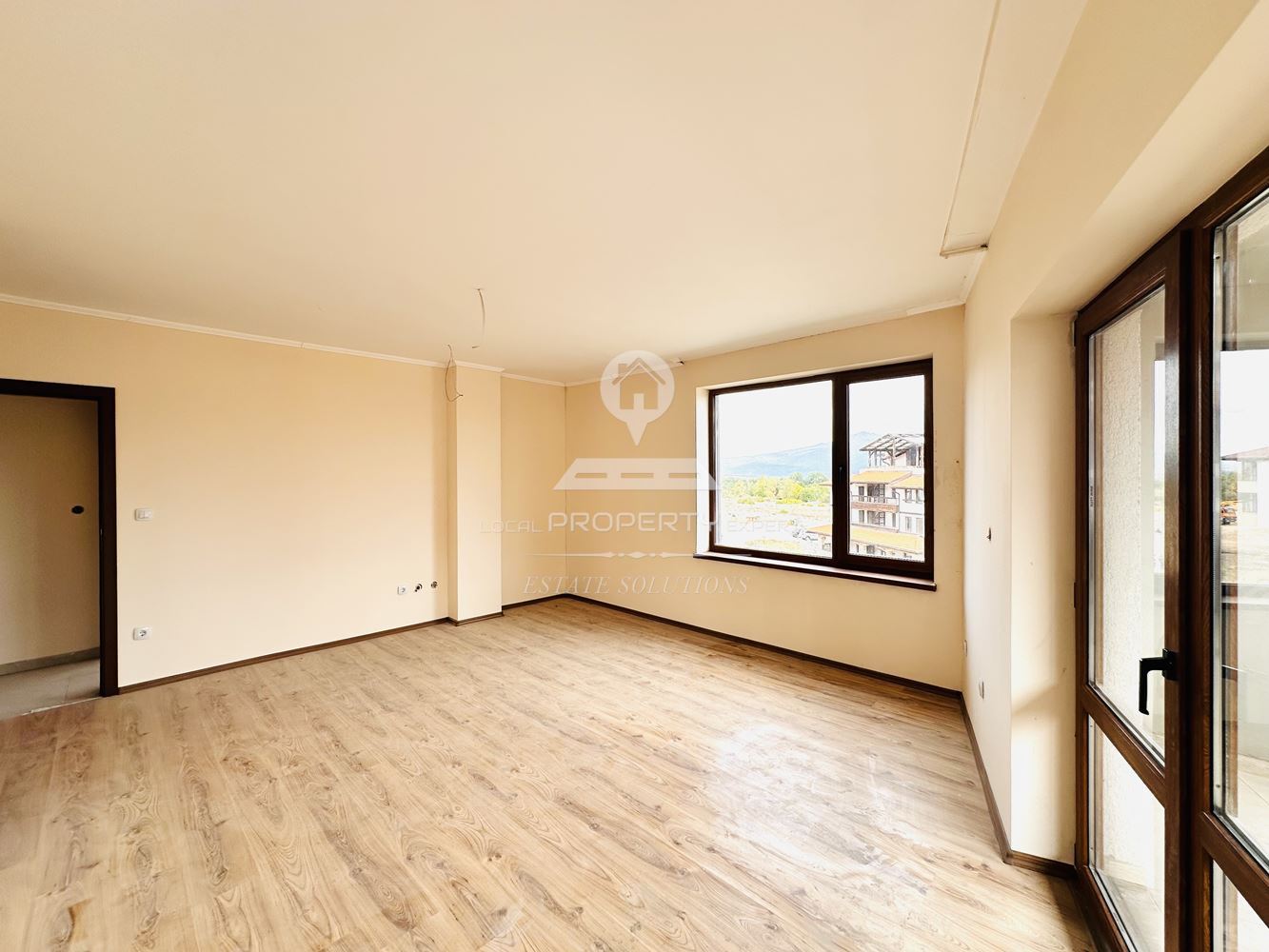 ПРОСТОРЕН ТРИСТАЕН АПАРТАМЕНТ В ЖИЛИЩНА СГРАДА С ПЕРФЕКТНА ЛОКАЦИЯ В КВ. СТРАГИТЕ, ГР. БАНСКО. - 0