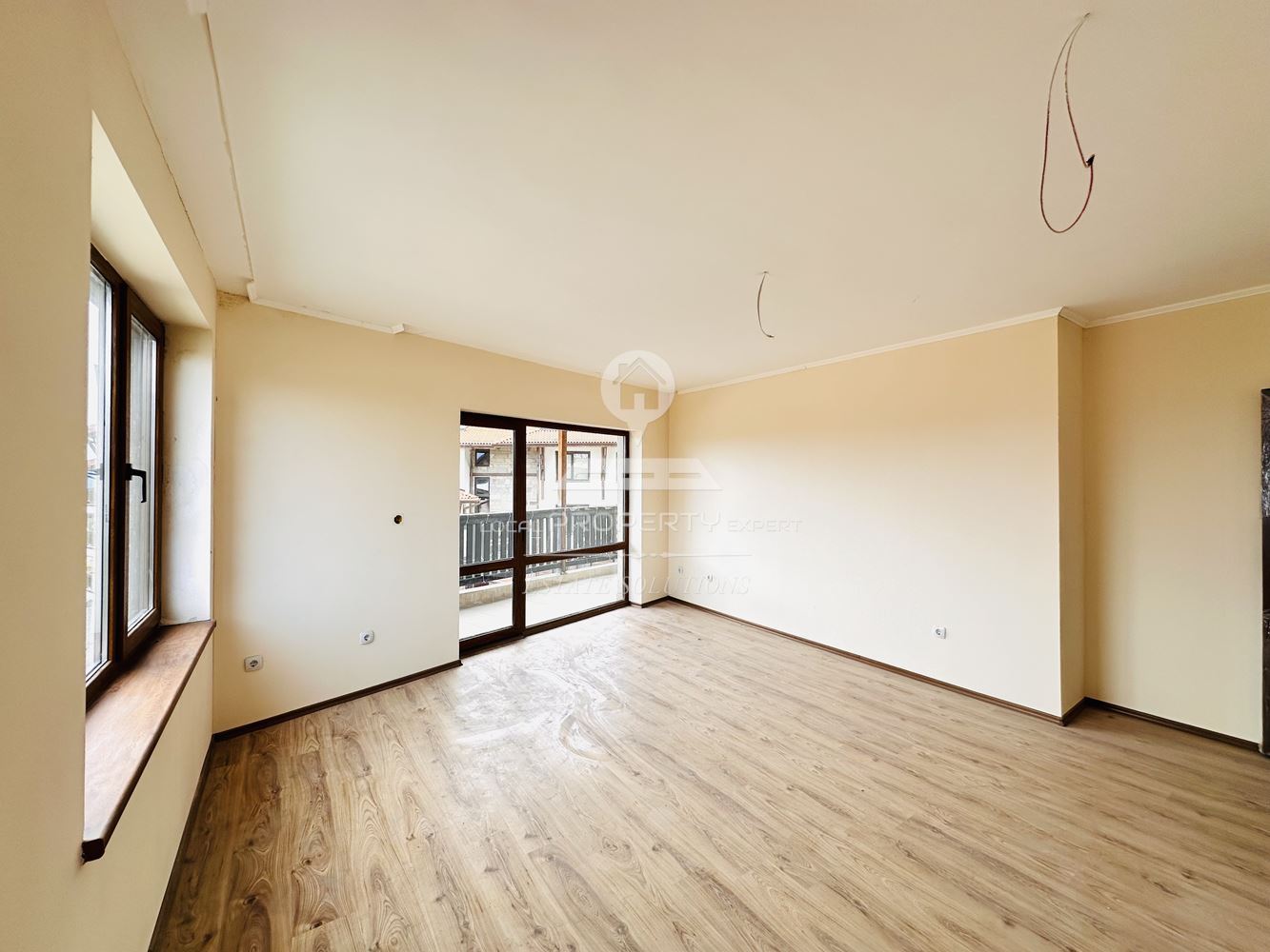 ПРОСТОРЕН ТРИСТАЕН АПАРТАМЕНТ В ЖИЛИЩНА СГРАДА С ПЕРФЕКТНА ЛОКАЦИЯ В КВ. СТРАГИТЕ, ГР. БАНСКО. - 0