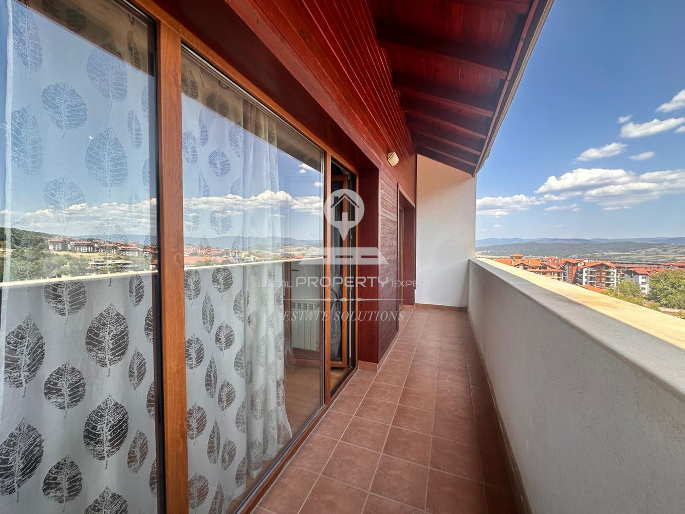 ПРОСТОРЕН ЧЕТИРИСТАЕН АПАРТАМЕНТ В ЖИЛИЩНА СГРАДА "PIRIN LODGE" ГР. БАНСКО - 0