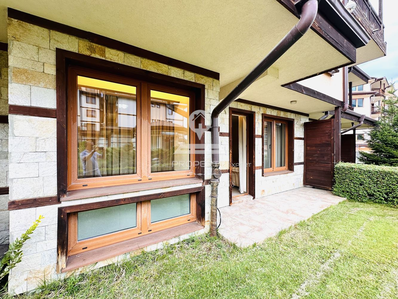 ЛУКСОЗНО ОБЗАВЕДЕН ДВУСТАЕН АПАРТАМЕНТ В КОМПЛЕКС "ДАУН ТАУН", УЛ. СТРАГИТЕ, КВ. ГЛАЗНЕ, ГР. БАНСКО. - 0