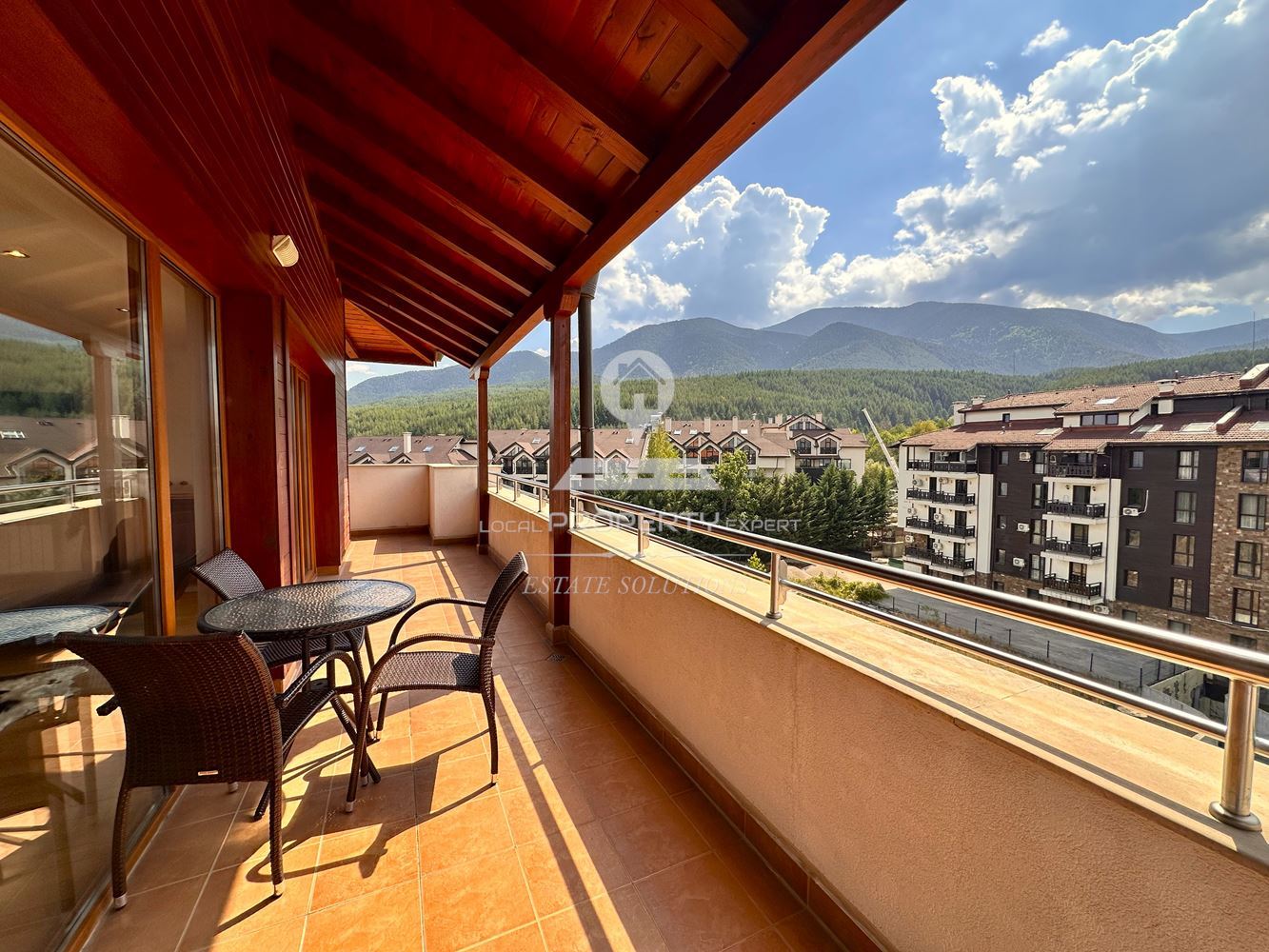 ПРОСТОРЕН ЧЕТИРИСТАЕН АПАРТАМЕНТ В ЖИЛИЩНА СГРАДА "PIRIN LODGE" ГР. БАНСКО - 0