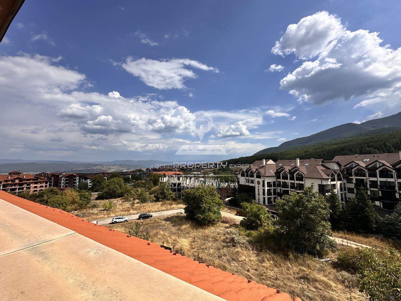 ПРОСТОРЕН ЧЕТИРИСТАЕН АПАРТАМЕНТ В ЖИЛИЩНА СГРАДА "PIRIN LODGE" ГР. БАНСКО - 0