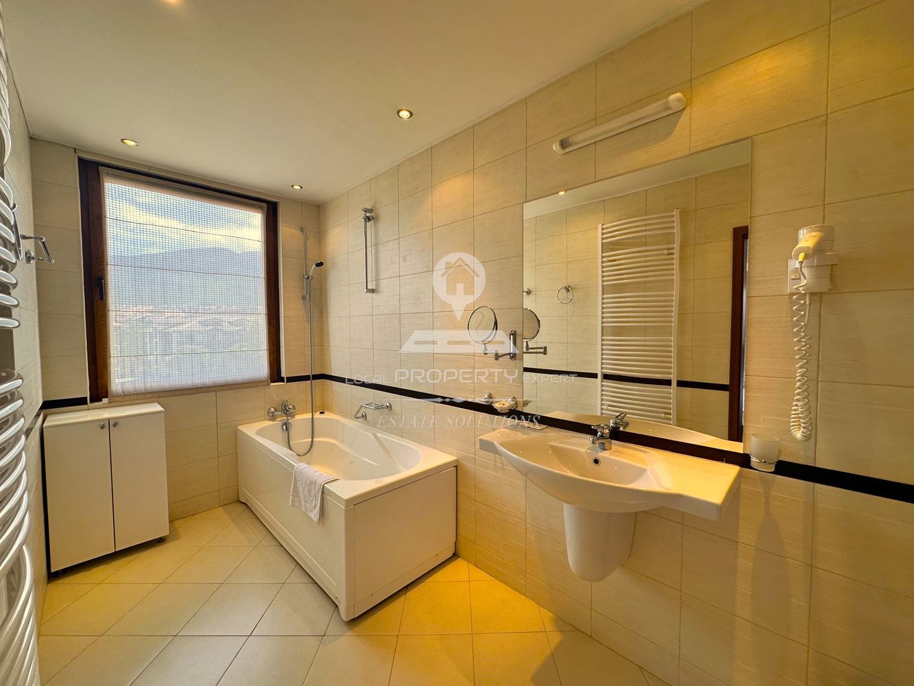 ПРОСТОРЕН, ОБЗАВЕДЕН ДВУСТАЕН АПАРТАМЕНТ В СГРАДА "BELLEVUE", ГР. БАНСКО. - 0