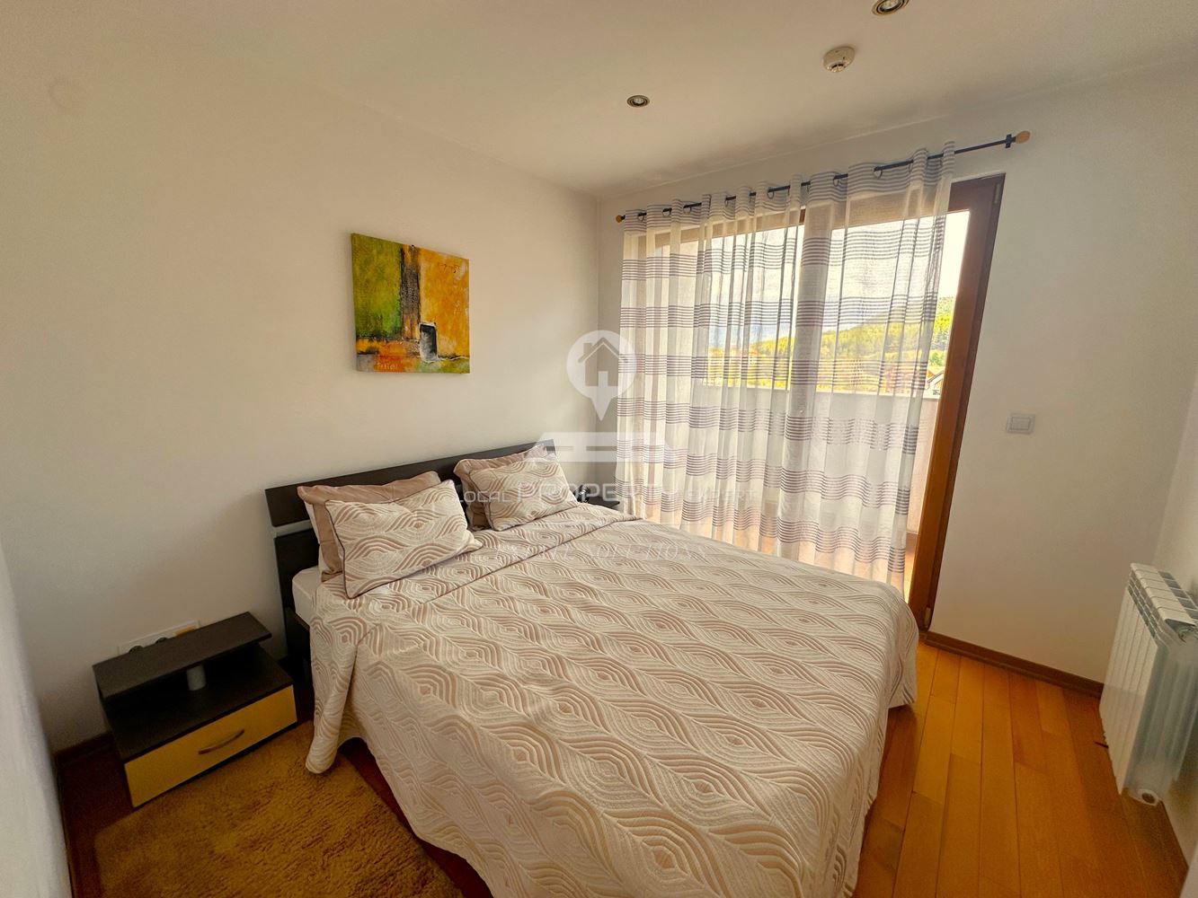 ПРОСТОРЕН ЧЕТИРИСТАЕН АПАРТАМЕНТ В ЖИЛИЩНА СГРАДА "PIRIN LODGE" ГР. БАНСКО - 0